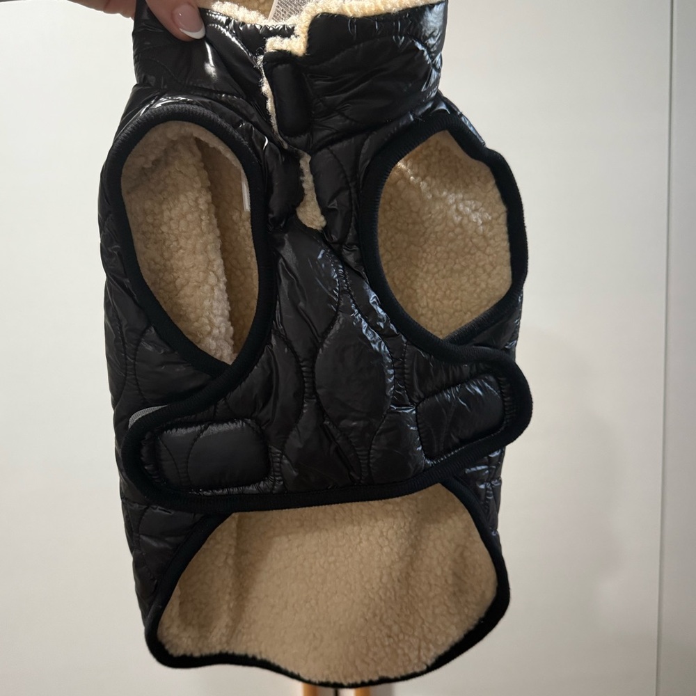 GAP Black Quilted Vest with Cream Fleece Lining